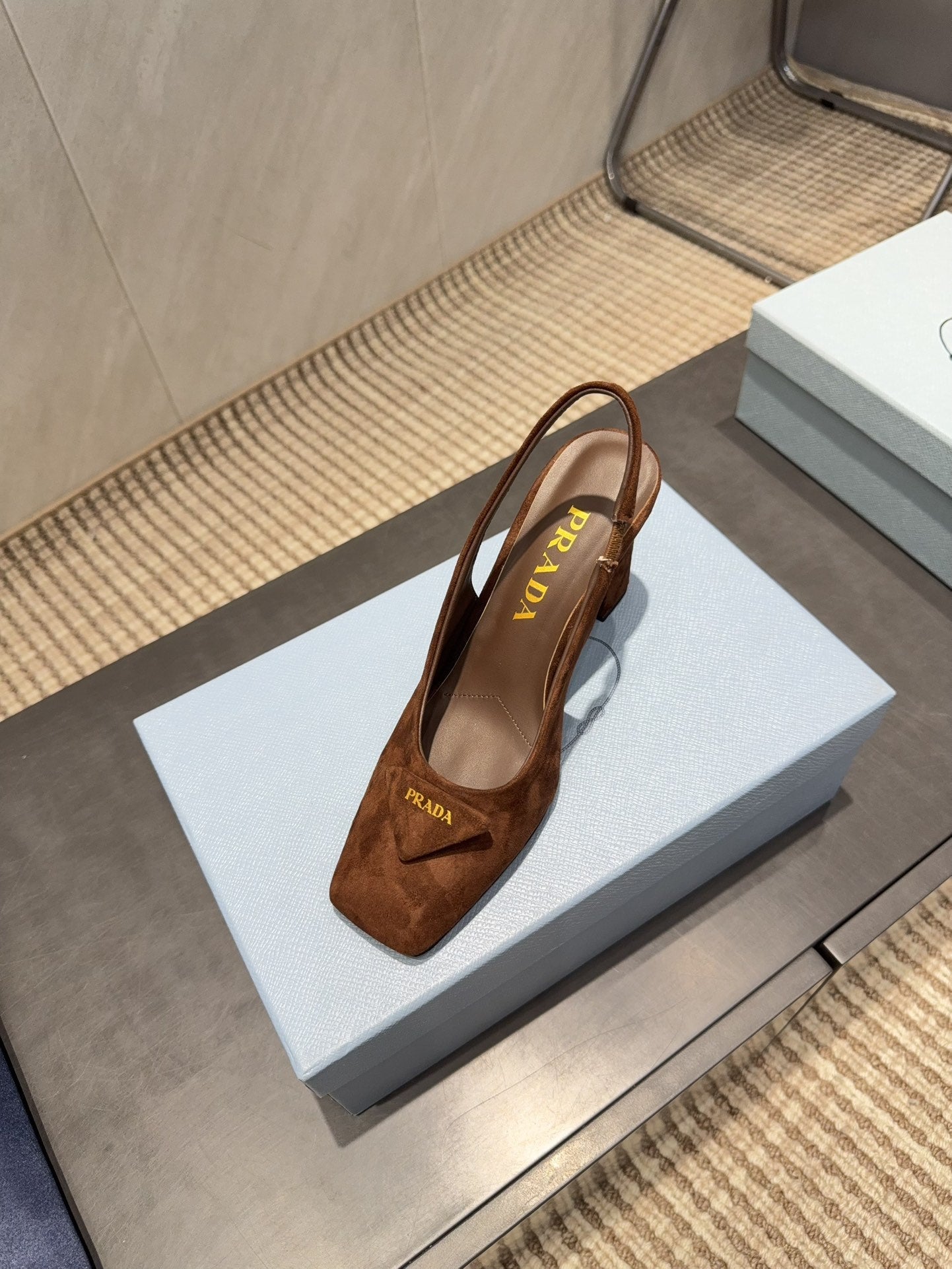 PRADA 26S LOW HEEL SQUARE TOE SLINGBACK SHOES 85MM IN CARAMEL BROWN SUEDE WITH LOGO