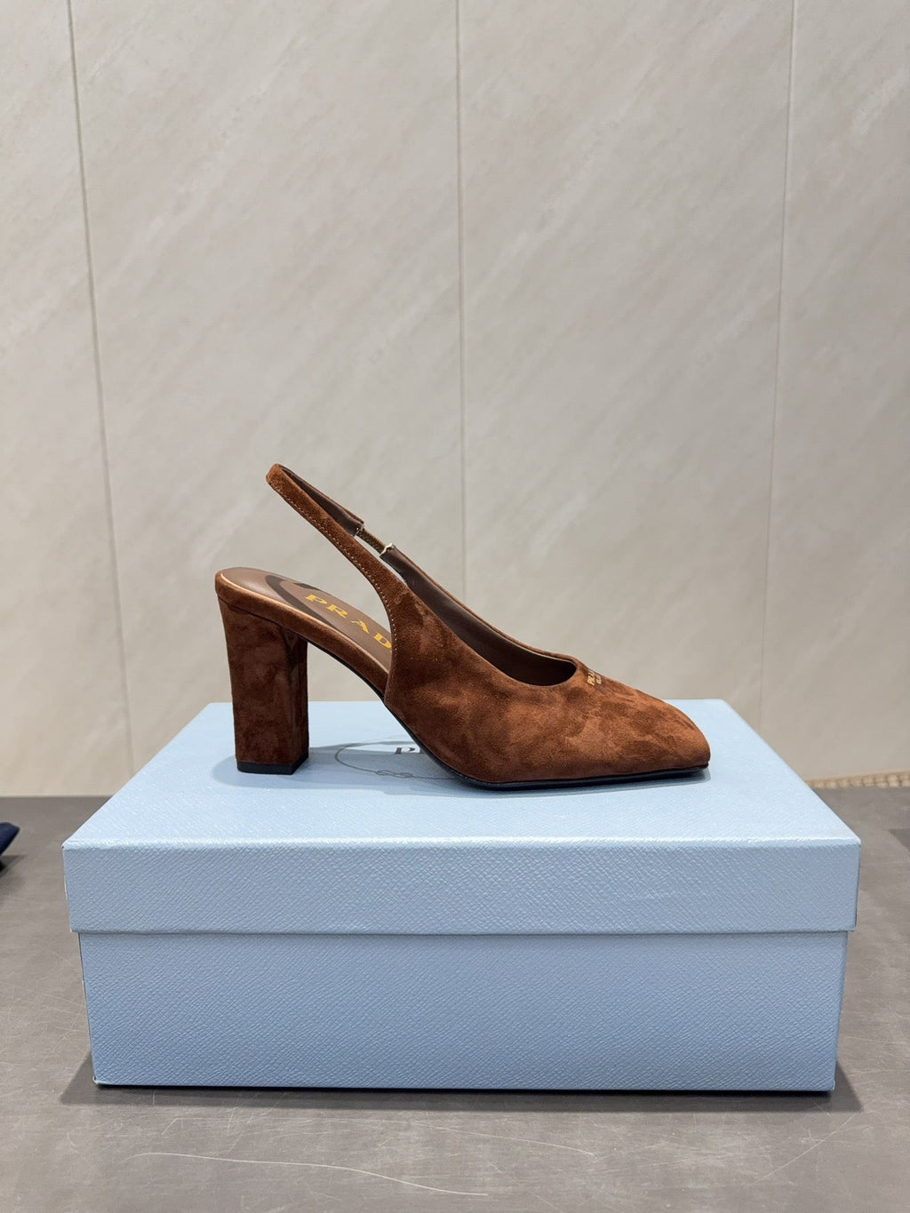 PRADA 26S LOW HEEL SQUARE TOE SLINGBACK SHOES 85MM IN CARAMEL BROWN SUEDE