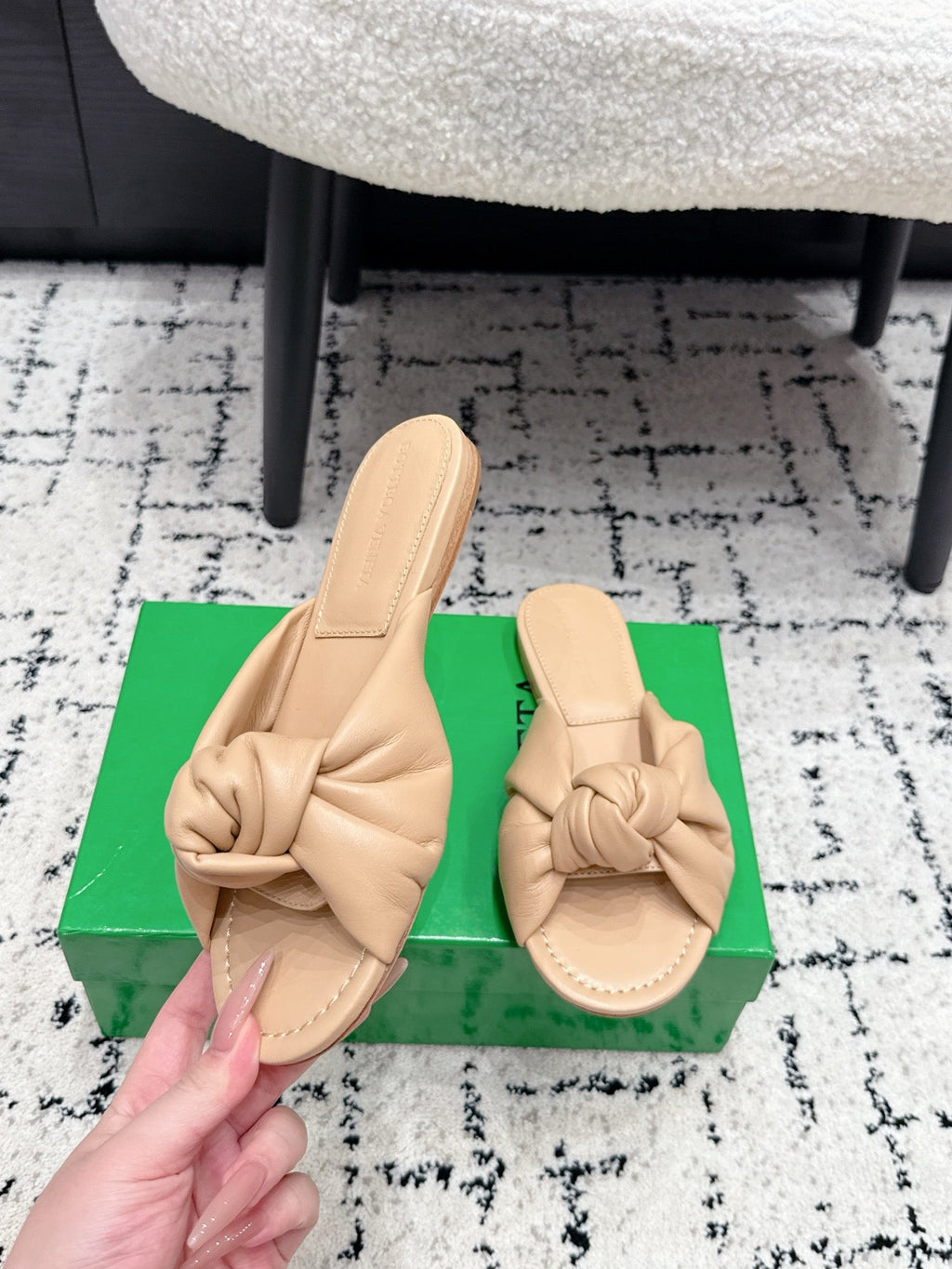 BOTTEGA VENETA 26S TWIST-STRAP SANDALS IN BEIGE LAMBSKIN