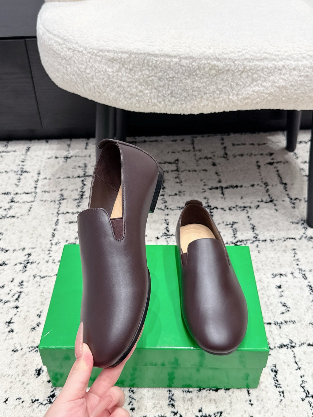BOTTEGA VENETA 26S FLAT LOAFERS IN DARK BROWN CALFSKIN