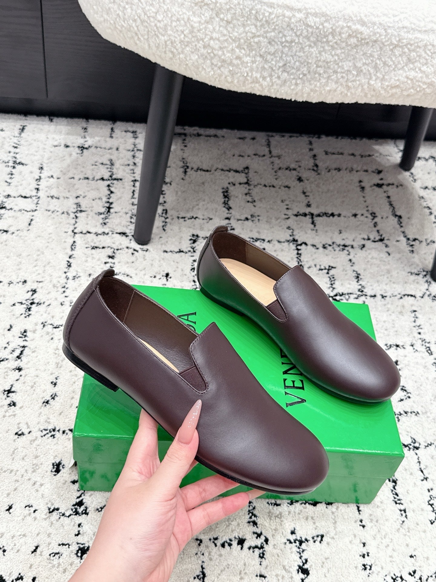 BOTTEGA VENETA 26S FLAT LOAFERS IN DARK BROWN CALFSKIN