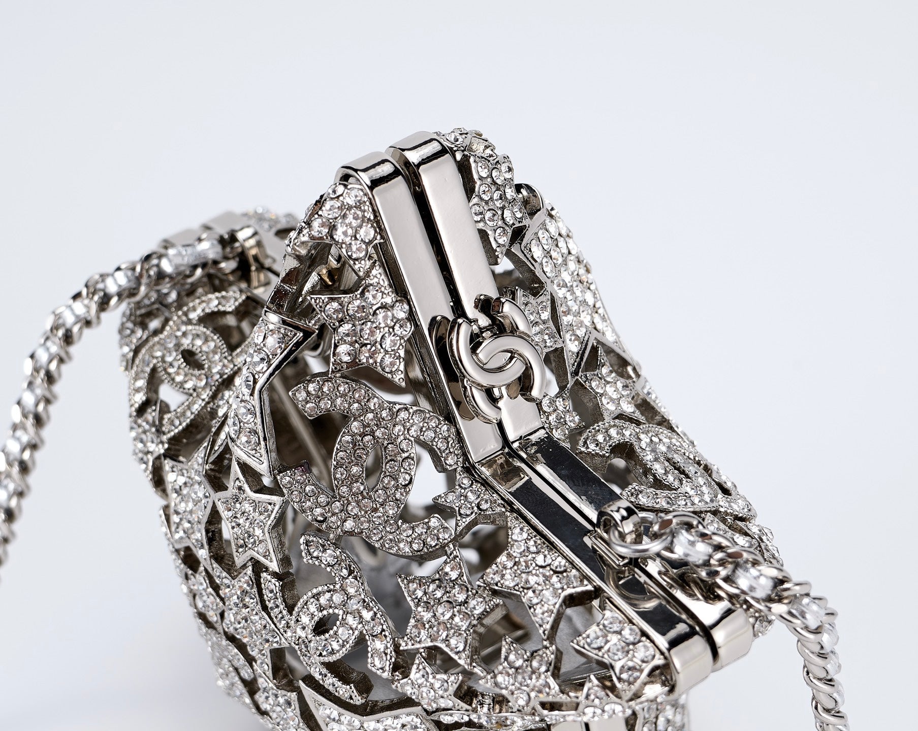 CHANEL 26S STAR CLUTCH MINI 13 IN SILVER CRYSTAL EMBELLISHED METAL