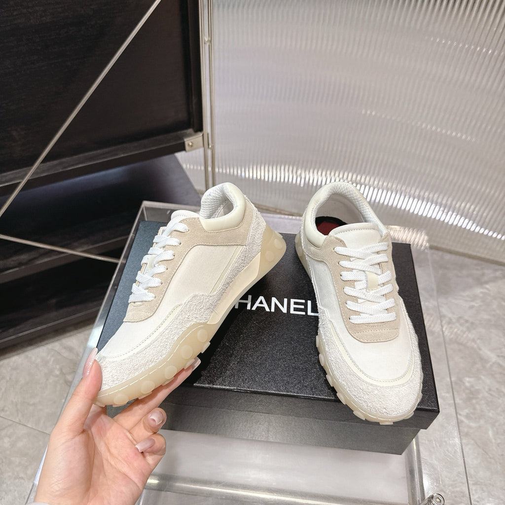 CHANEL 26S LOW TOP SNEAKERS IN BEIGE SUEDE AND WHITE FABRIC WITH RUBBER SOLE