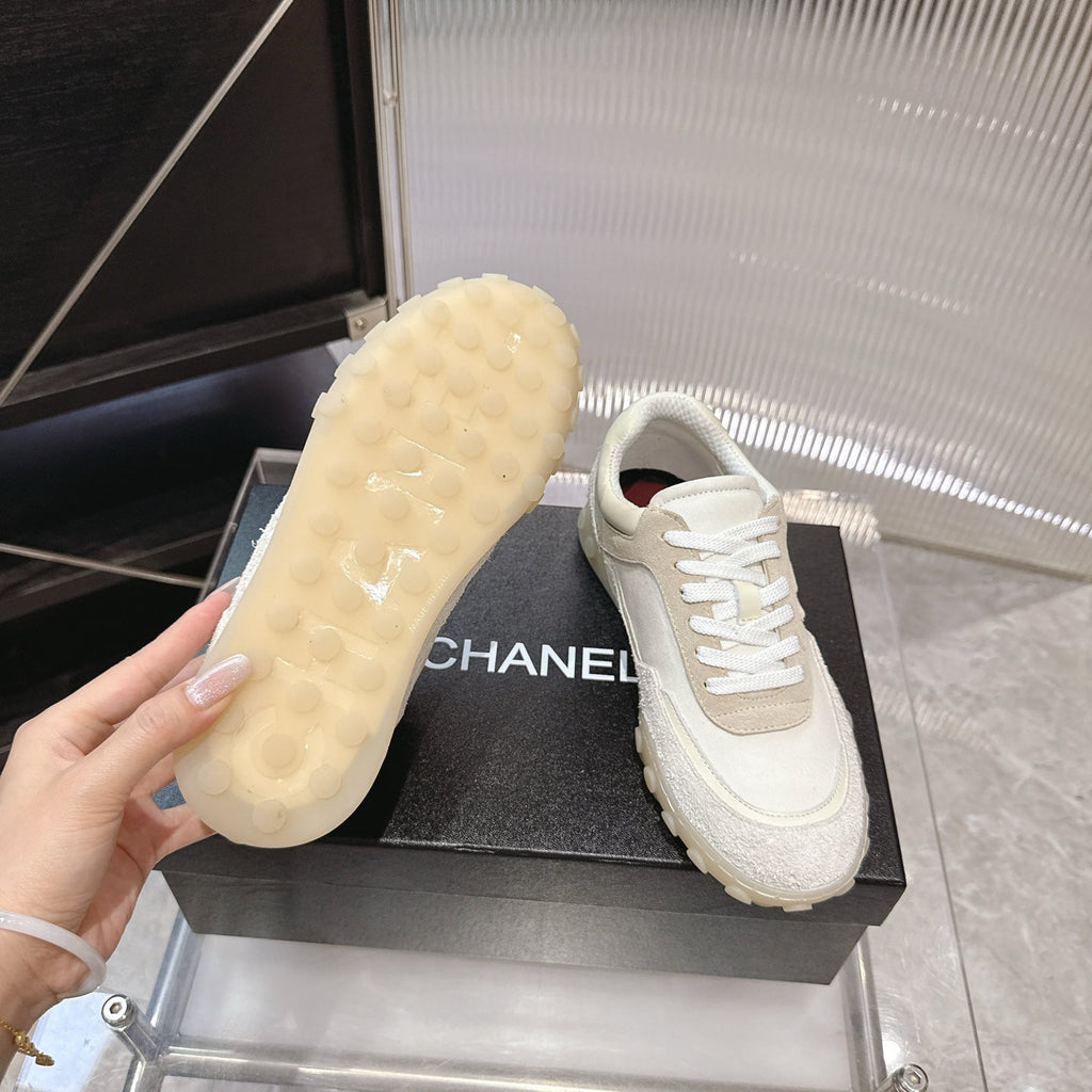 CHANEL 26S LOW TOP SNEAKERS IN BEIGE SUEDE AND WHITE FABRIC WITH RUBBER SOLE