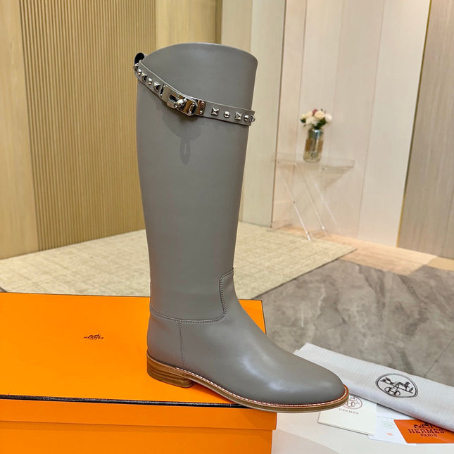 HM 25S KNEE-HIGH FLAT BOOTS IN GREY LAMBSKIN WITH SILVER HARDWARE