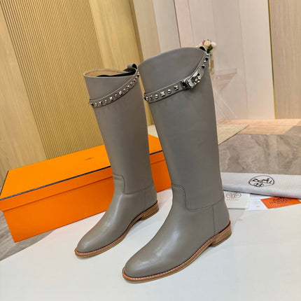 HM 25S KNEE-HIGH FLAT BOOTS IN GREY LAMBSKIN WITH SILVER HARDWARE