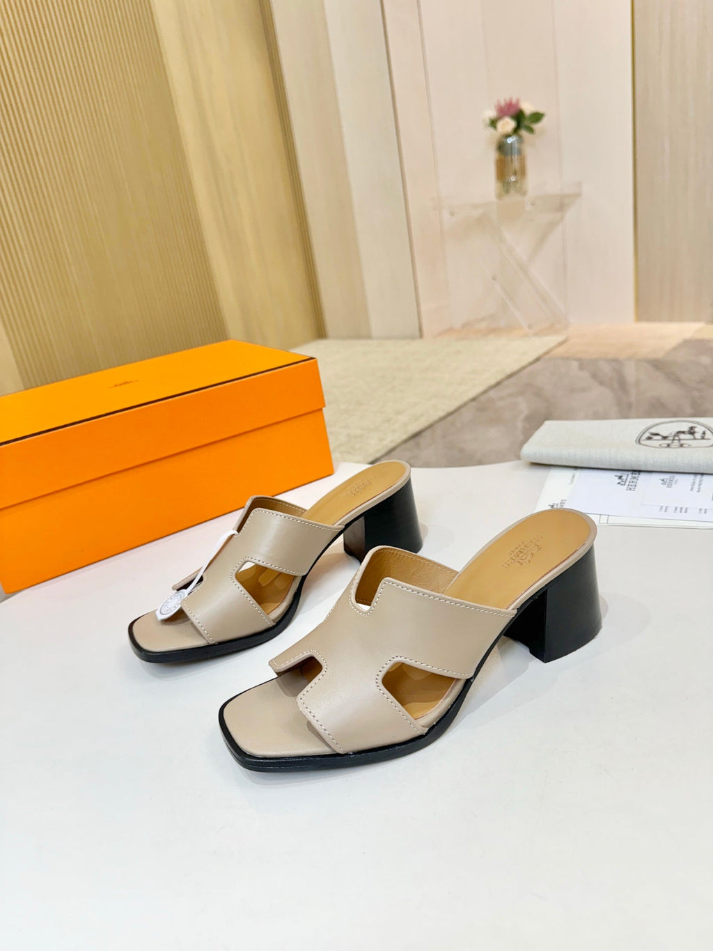 HM 26S HELIA SANDAL 70MM IN BEIGE CALFSKIN