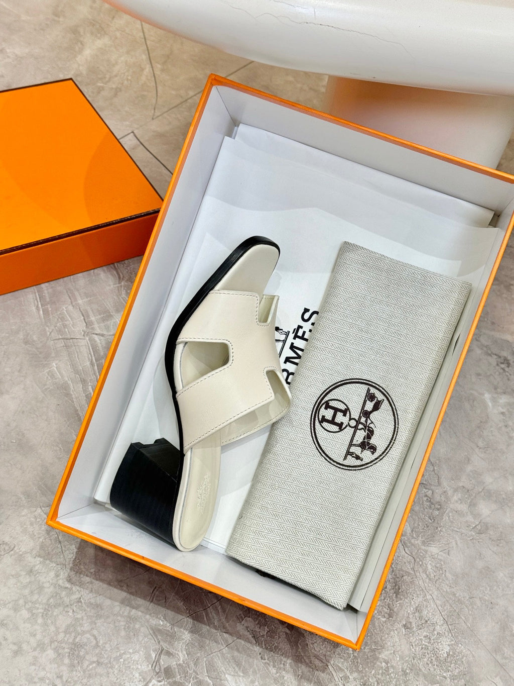 HM 26S HELIA SANDAL 70MM IN IVORY WHITE CALFSKIN