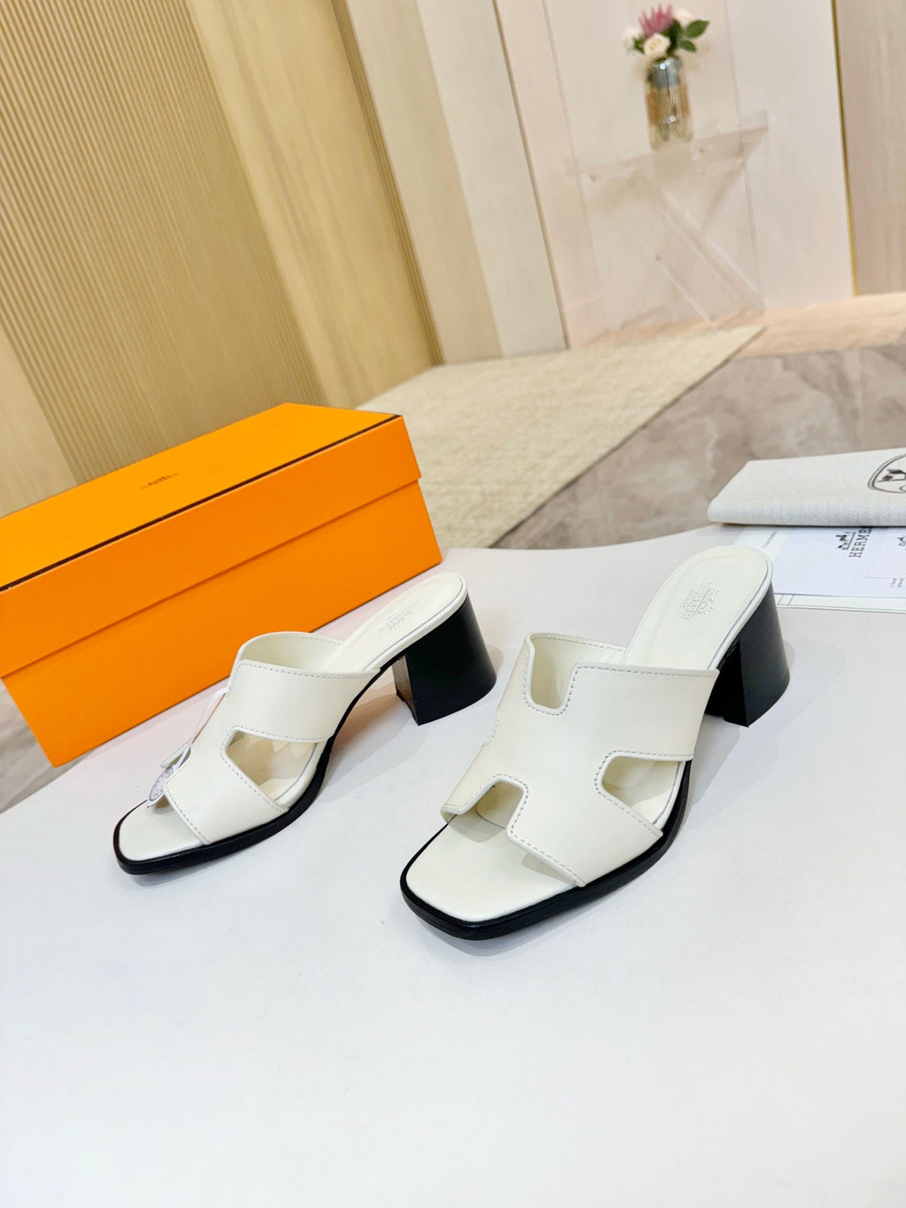 HM 26S HELIA SANDAL 70MM IN IVORY WHITE CALFSKIN