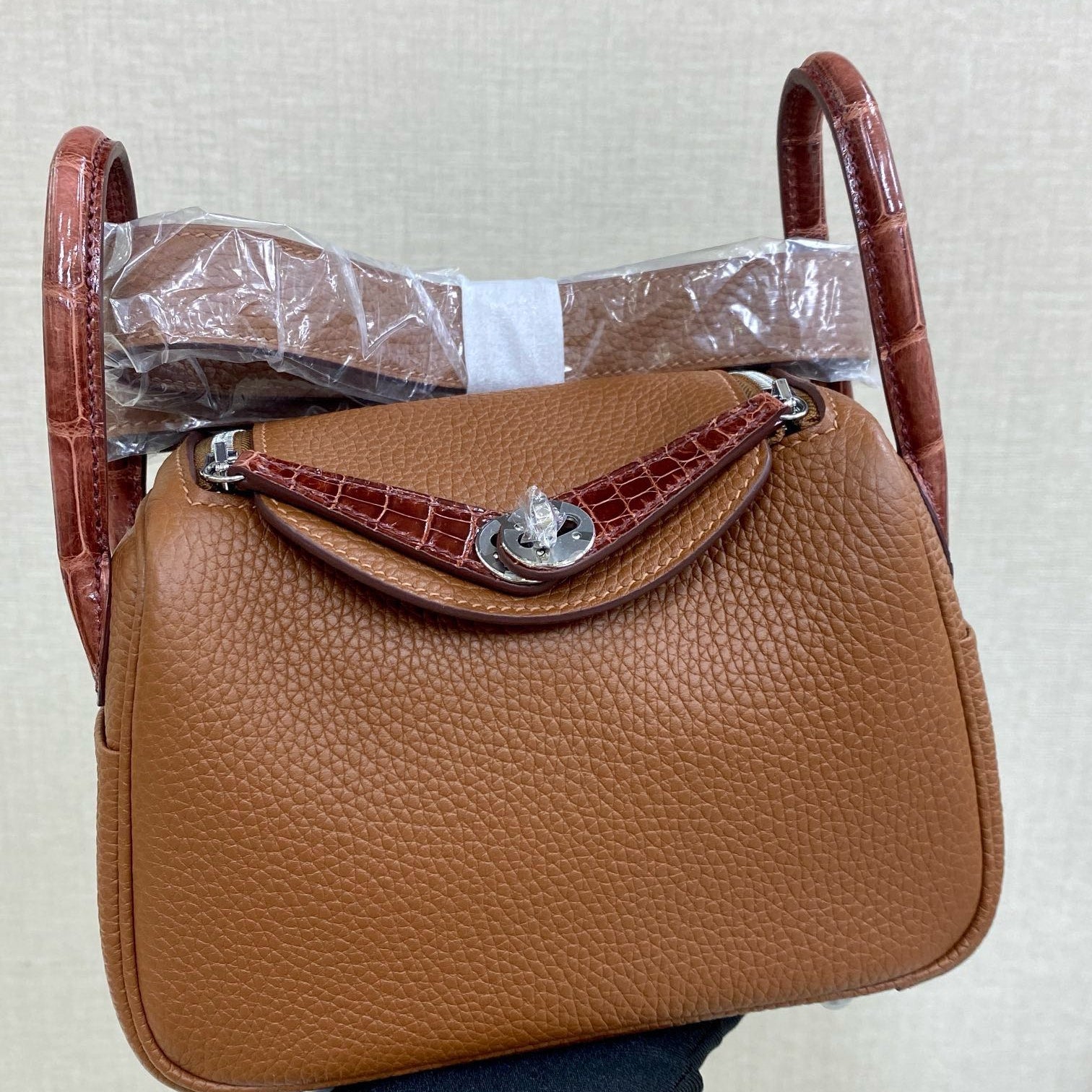 HM 25S MINI LINDY 19 CM IN BROWN COWHIDE WITH CROCODILE HANDLE AND SILVER HARDWARE