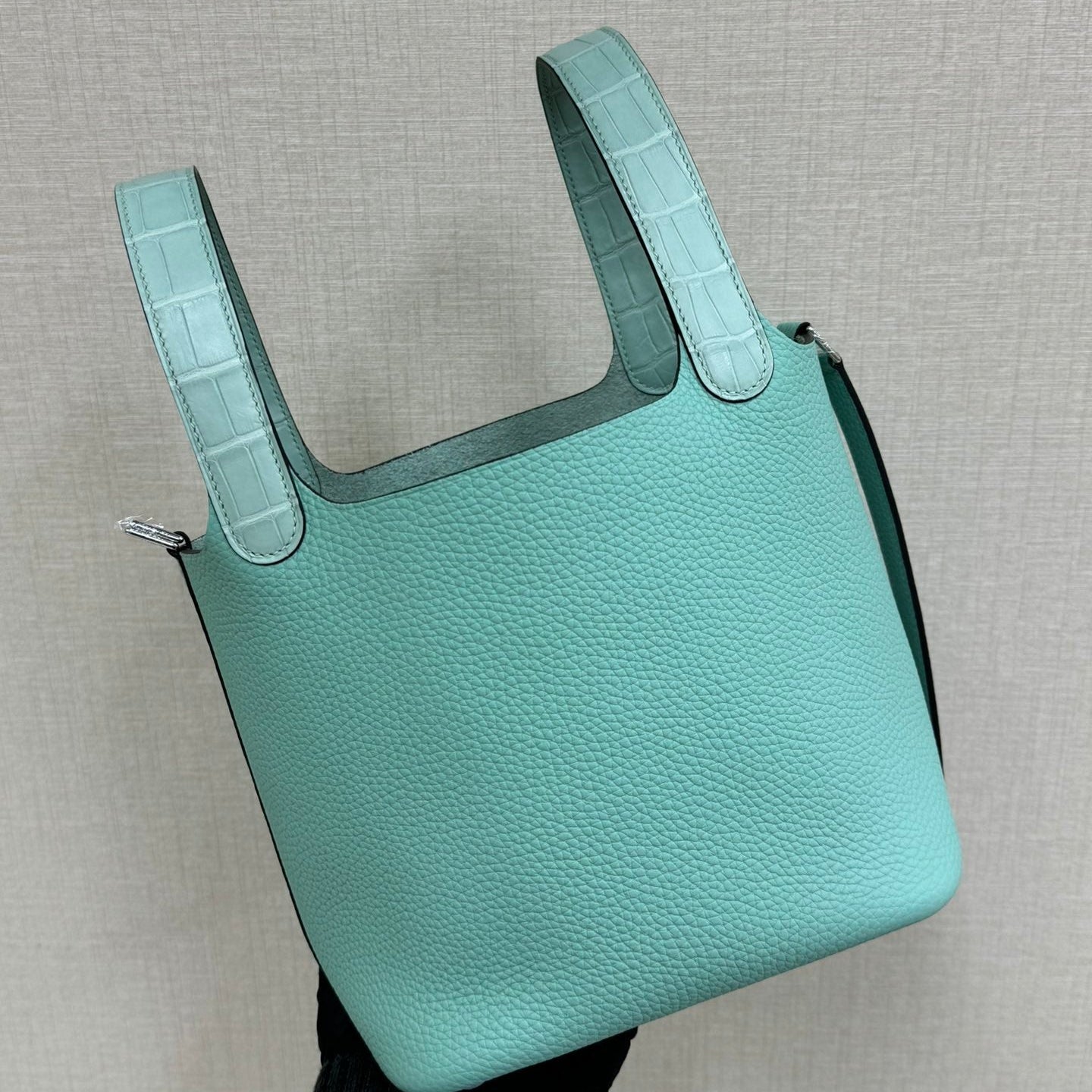 HM 25S PICOTIN LOCK 18 CM IN AQUAMARINE COWHIDE WITH CROCODILE HANDLE STYLE 8