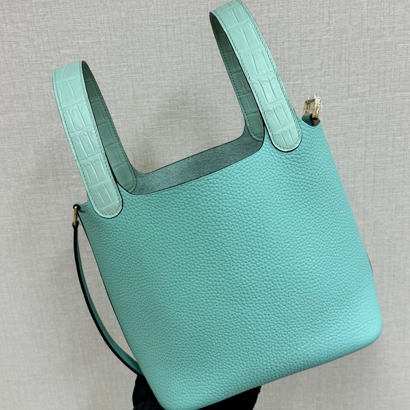 HM 25S PICOTIN LOCK 18 CM IN AQUAMARINE COWHIDE WITH CROCODILE HANDLE STYLE 7