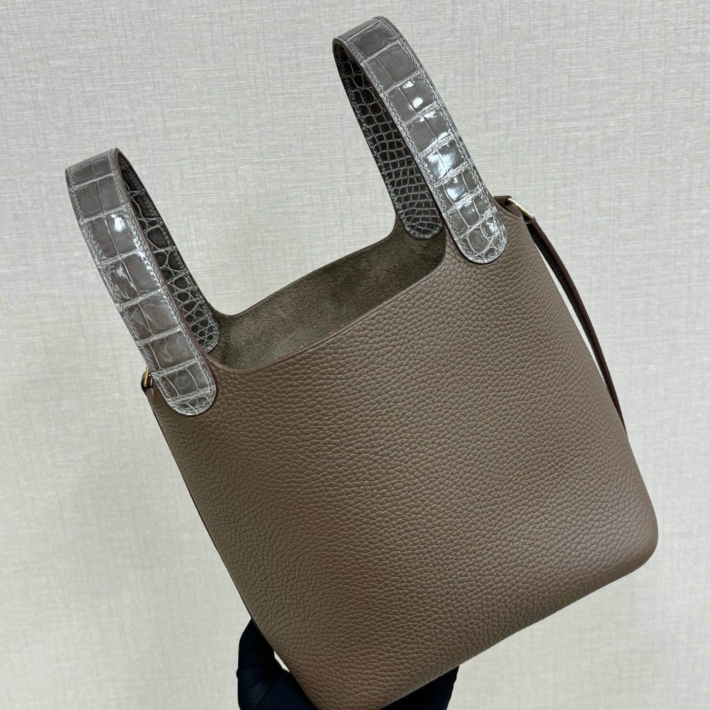 HM 25S PICOTIN LOCK 18 CM IN TAUPE COWHIDE WITH CROCODILE HANDLE STYLE 6