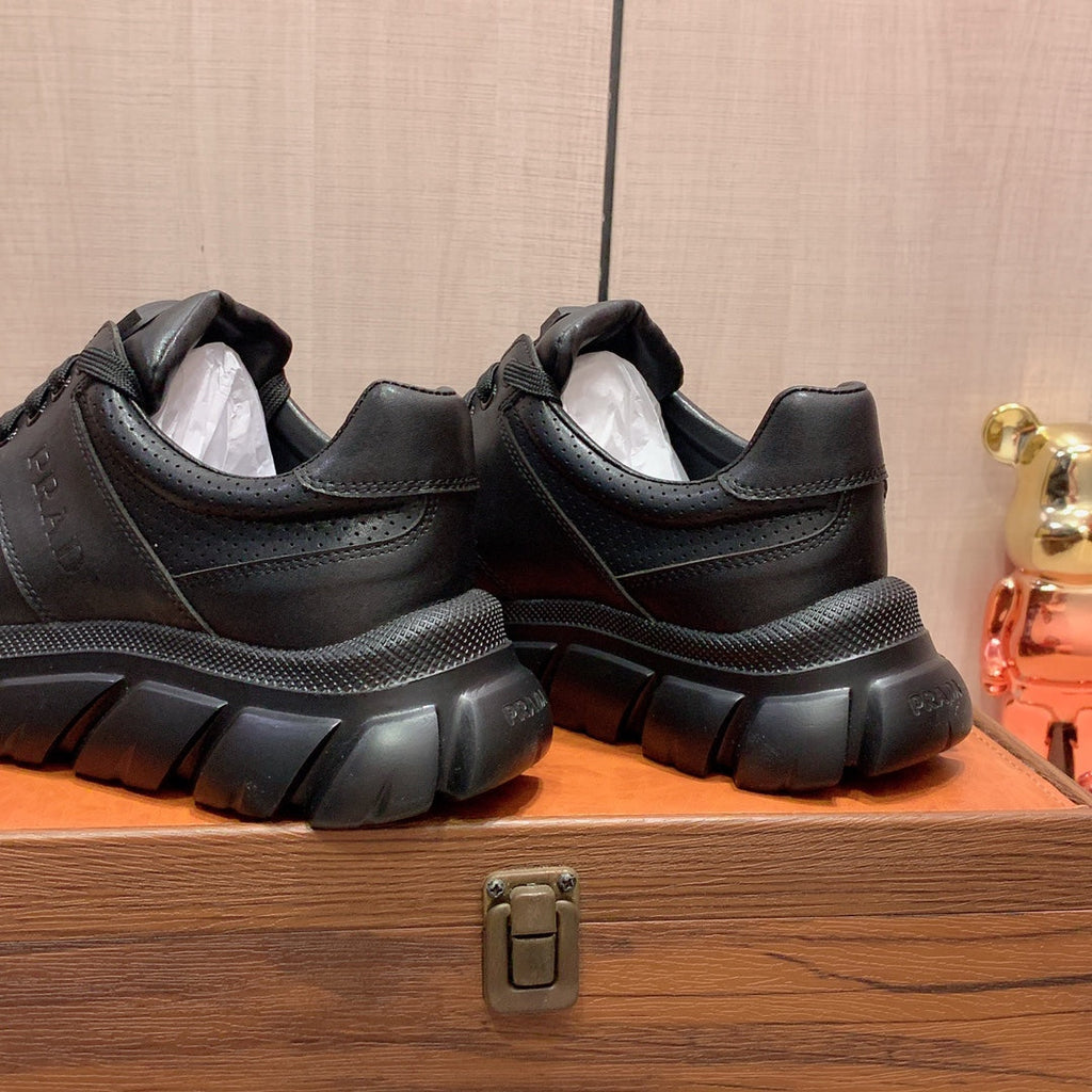 PRA SNEAKER IN BLACK PLAIN LEATHER LOGO