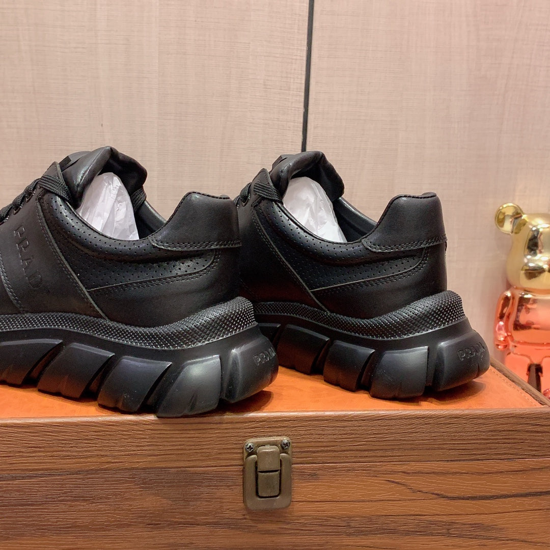 PRA SNEAKER IN BLACK PLAIN LEATHER LOGO