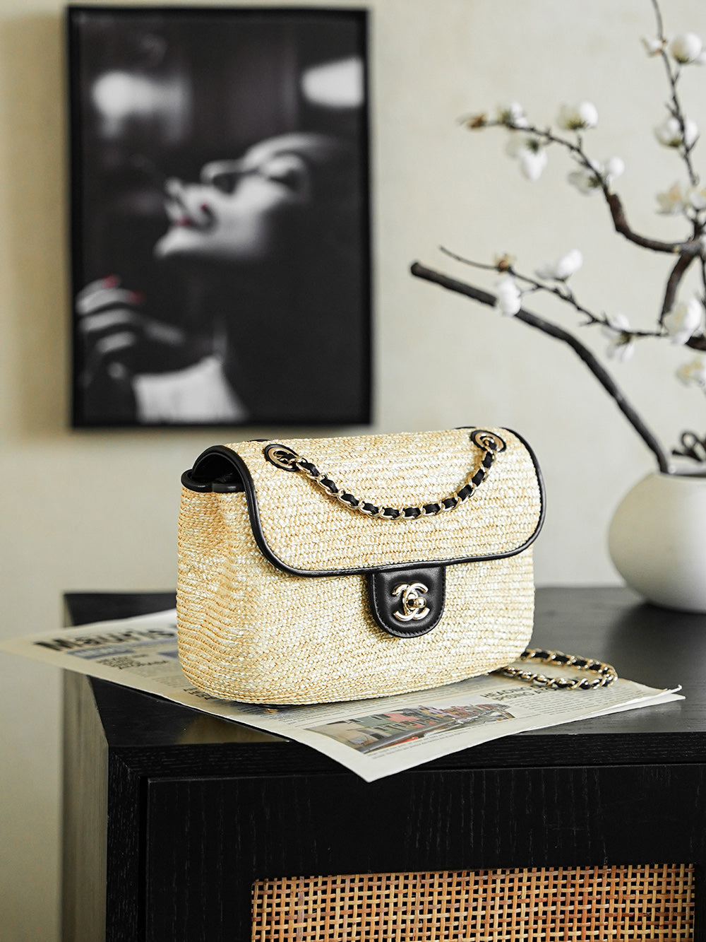 CHANEL 26S CLASSIC FLAP MEDIUM 23 IN NATURAL RAFFIA AND BLACK CALFSKIN GOLD HARDWARE
