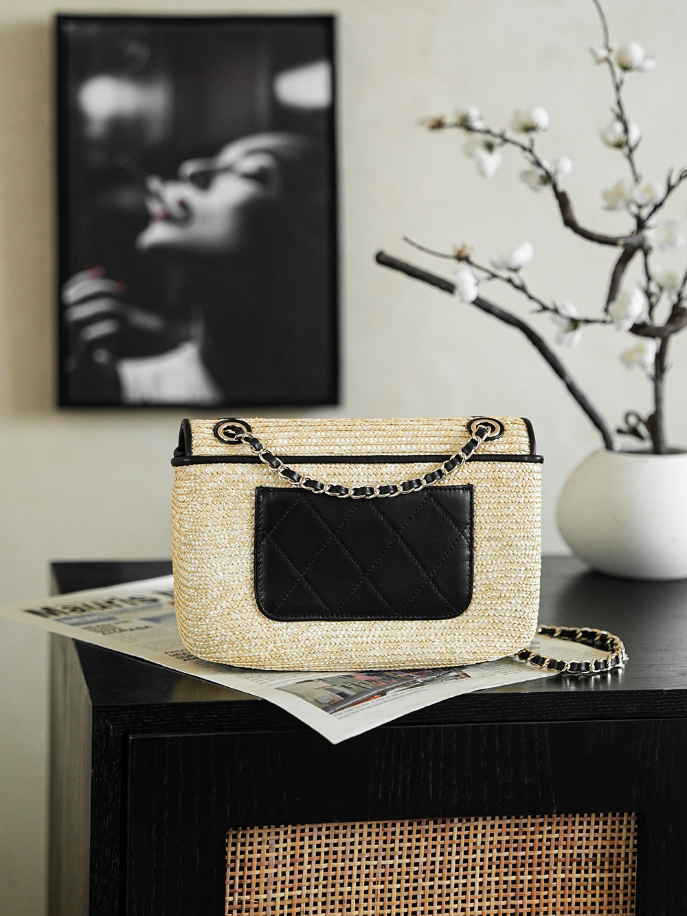 CHANEL 26S CLASSIC FLAP MEDIUM 23 IN NATURAL RAFFIA AND BLACK CALFSKIN GOLD HARDWARE