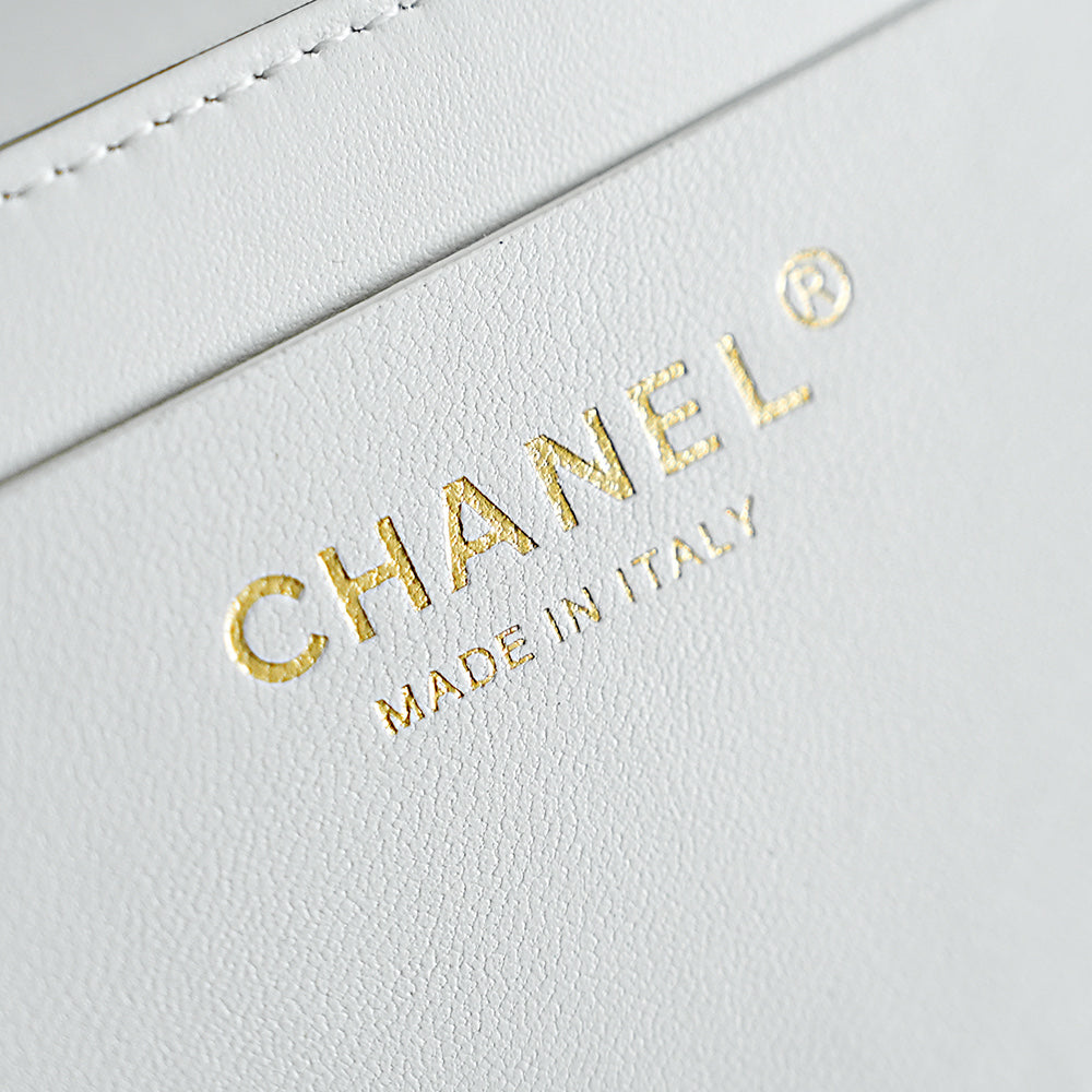 CHANEL 26S CLASSIC FLAP MEDIUM 23 IN NATURAL RAFFIA AND WHITE CALFSKIN GOLD HARDWARE