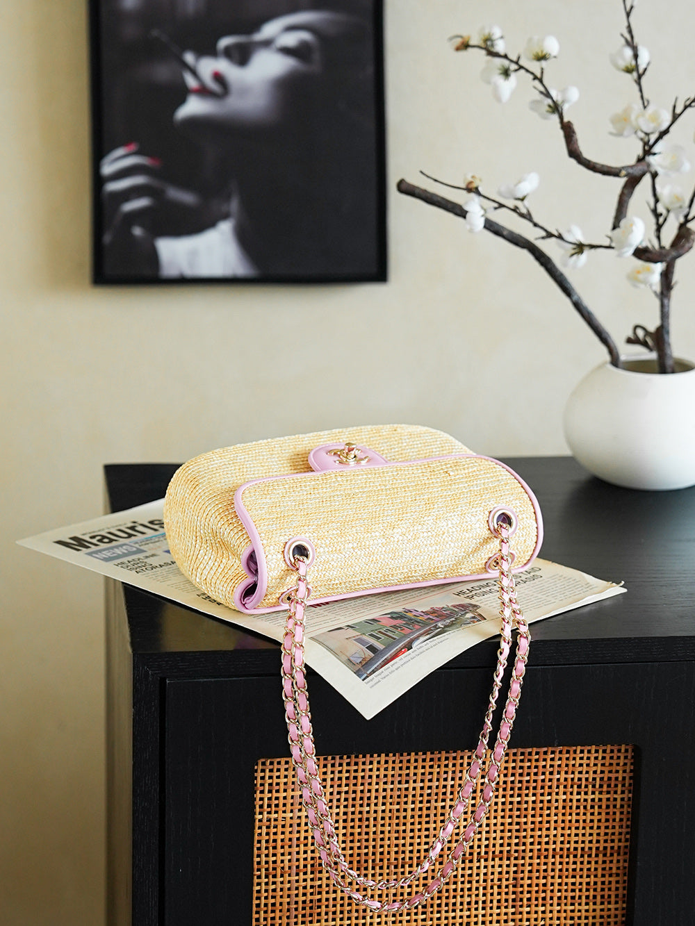 CHANEL 26S CLASSIC FLAP MEDIUM 23 IN NATURAL RAFFIA AND LIGHT PURPLE CALFSKIN GOLD HARDWARE