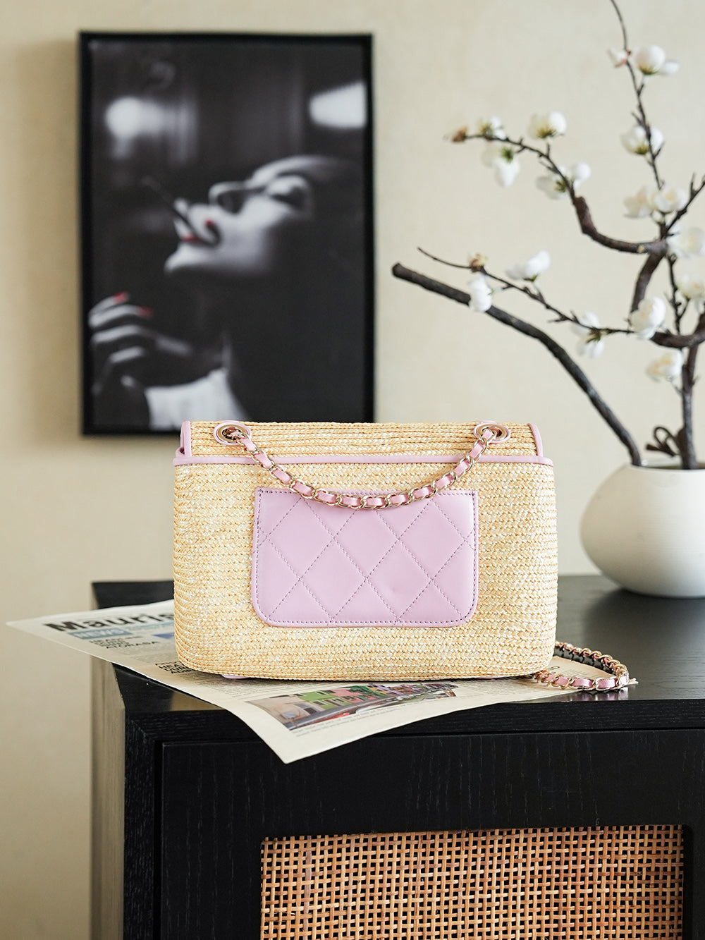 CHANEL 26S CLASSIC FLAP MEDIUM 23 IN NATURAL RAFFIA AND LIGHT PURPLE CALFSKIN GOLD HARDWARE