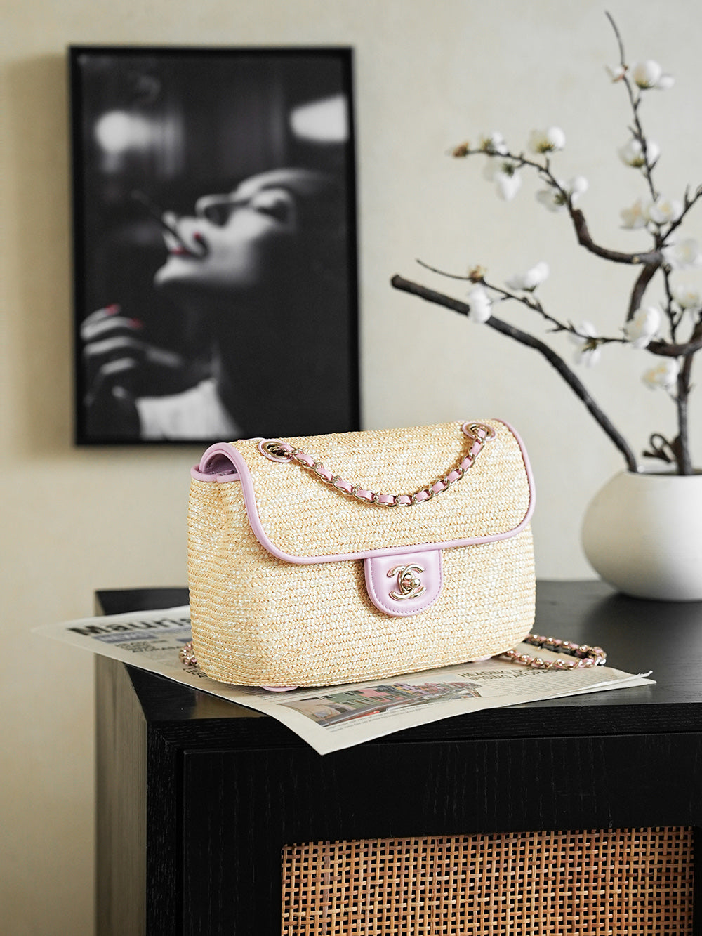 CHANEL 26S CLASSIC FLAP MEDIUM 23 IN NATURAL RAFFIA AND LIGHT PURPLE CALFSKIN GOLD HARDWARE