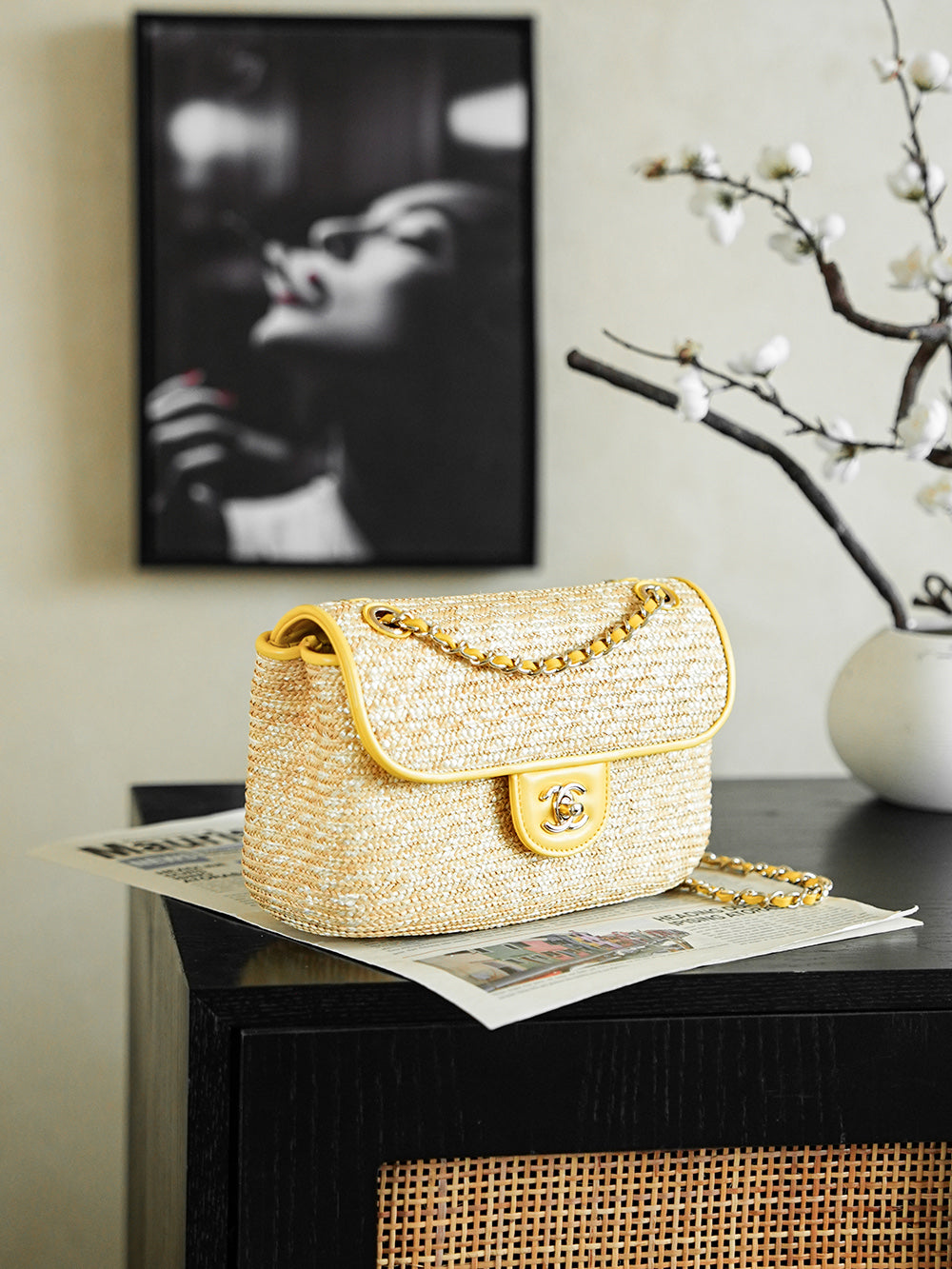 CHANEL 26S CLASSIC FLAP MEDIUM 23 IN NATURAL RAFFIA AND YELLOW CALFSKIN GOLD HARDWARE