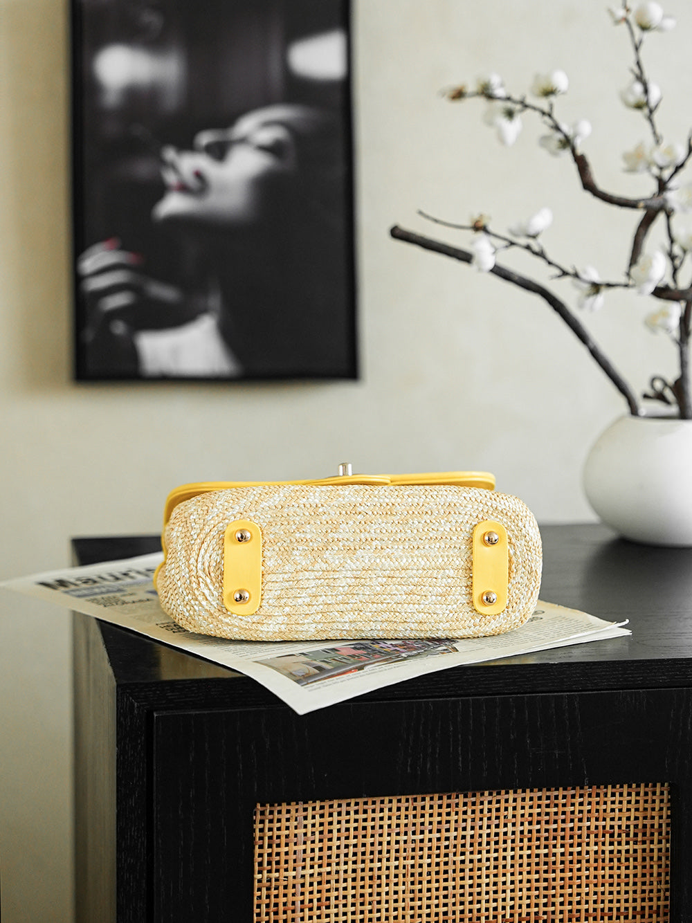 CHANEL 26S CLASSIC FLAP MEDIUM 23 IN NATURAL RAFFIA AND YELLOW CALFSKIN GOLD HARDWARE