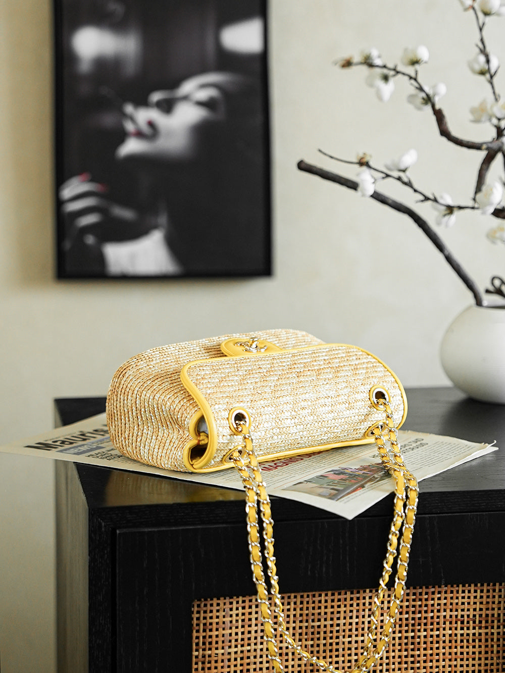 CHANEL 26S CLASSIC FLAP MEDIUM 23 IN NATURAL RAFFIA AND YELLOW CALFSKIN GOLD HARDWARE