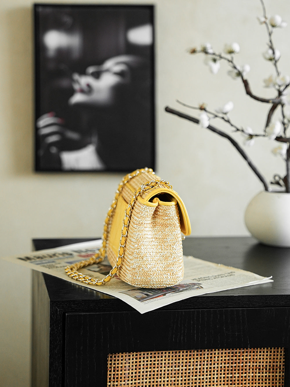 CHANEL 26S CLASSIC FLAP MEDIUM 23 IN NATURAL RAFFIA AND YELLOW CALFSKIN GOLD HARDWARE