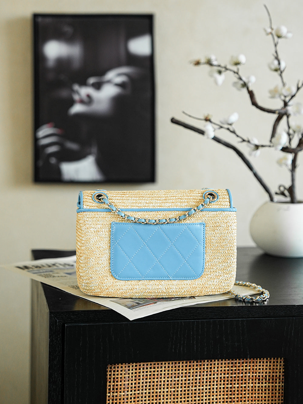 CHANEL 26S CLASSIC FLAP MEDIUM 23 IN NATURAL RAFFIA AND LIGHT BLUE CALFSKIN GOLD HARDWARE