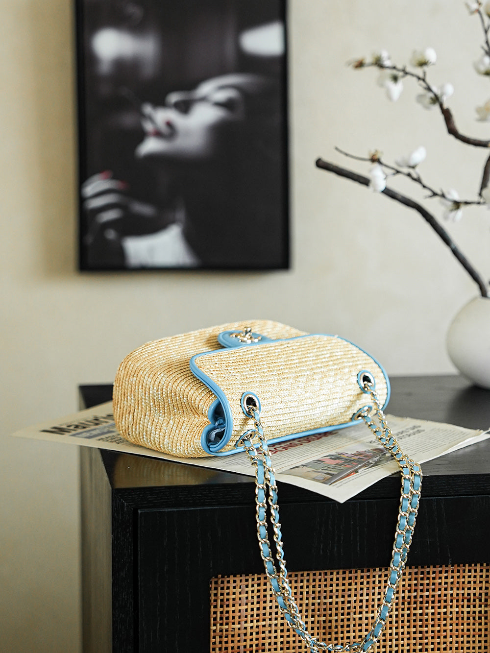 CHANEL 26S CLASSIC FLAP MEDIUM 23 IN NATURAL RAFFIA AND LIGHT BLUE CALFSKIN GOLD HARDWARE