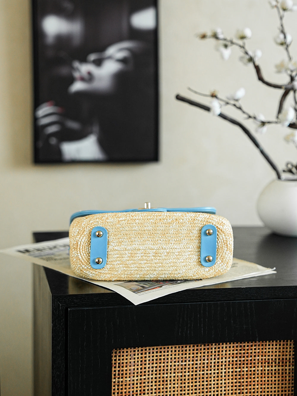 CHANEL 26S CLASSIC FLAP MEDIUM 23 IN NATURAL RAFFIA AND LIGHT BLUE CALFSKIN GOLD HARDWARE