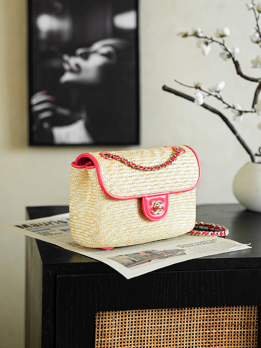 CHANEL 26S CLASSIC FLAP MEDIUM 23 IN NATURAL RAFFIA AND PINK CALFSKIN GOLD HARDWARE