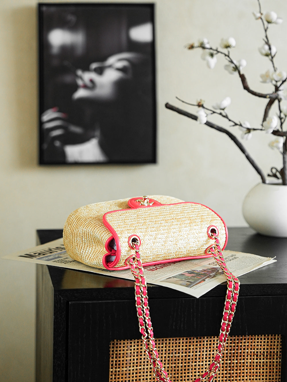 CHANEL 26S CLASSIC FLAP MEDIUM 23 IN NATURAL RAFFIA AND PINK CALFSKIN GOLD HARDWARE