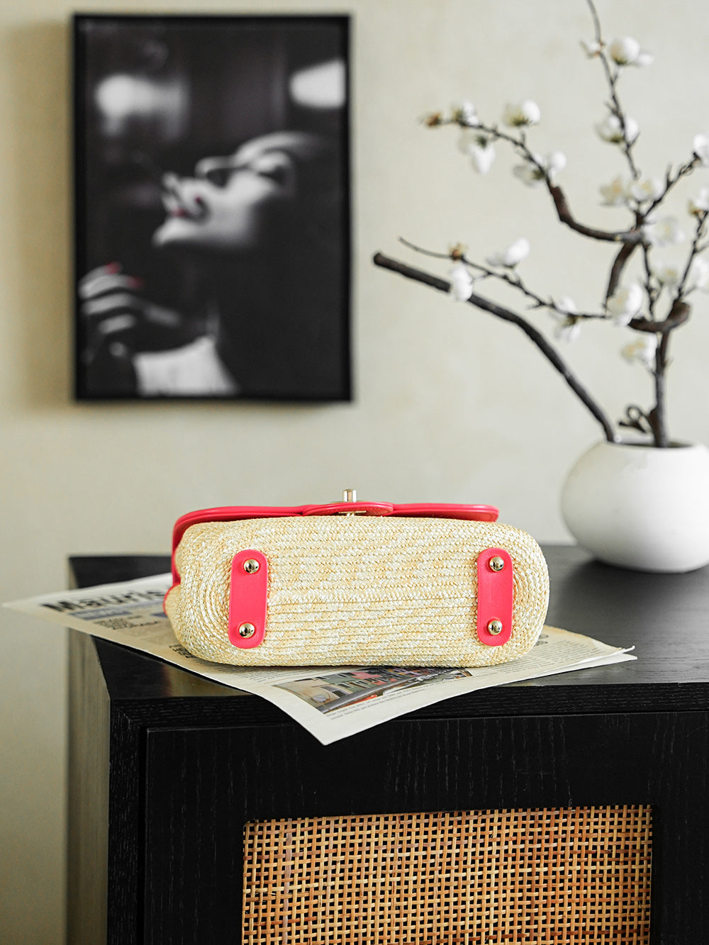 CHANEL 26S CLASSIC FLAP MEDIUM 23 IN NATURAL RAFFIA AND PINK CALFSKIN GOLD HARDWARE