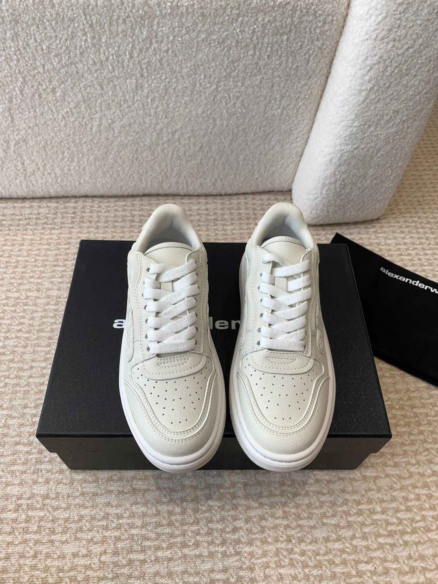 SNEAKER WITH LOGO IN BEIGE PUFF PEBBLE LEATHER