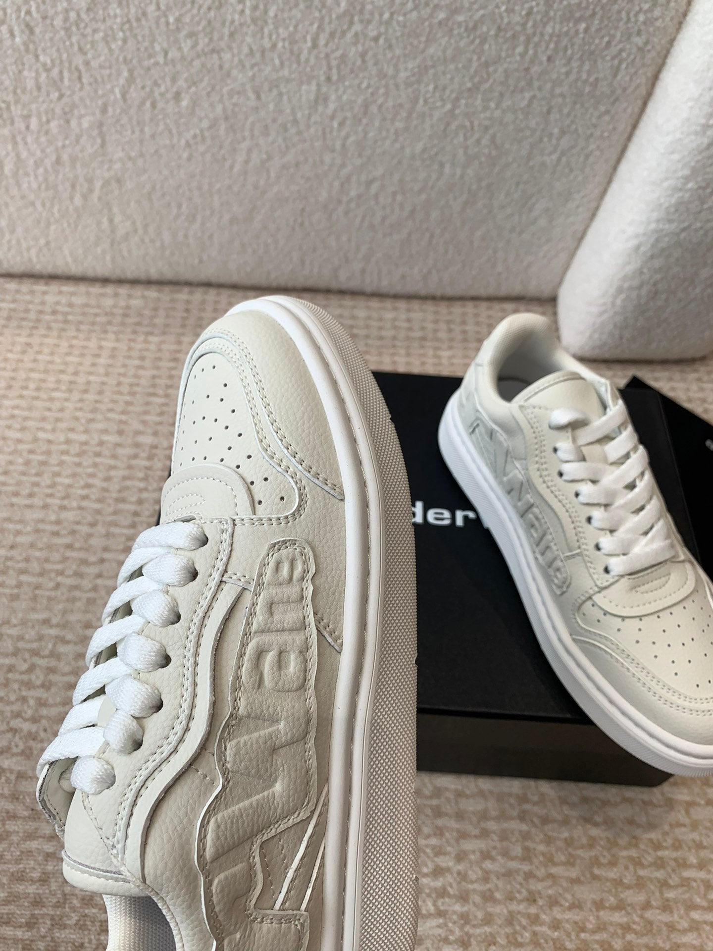 SNEAKER WITH LOGO IN BEIGE PUFF PEBBLE LEATHER