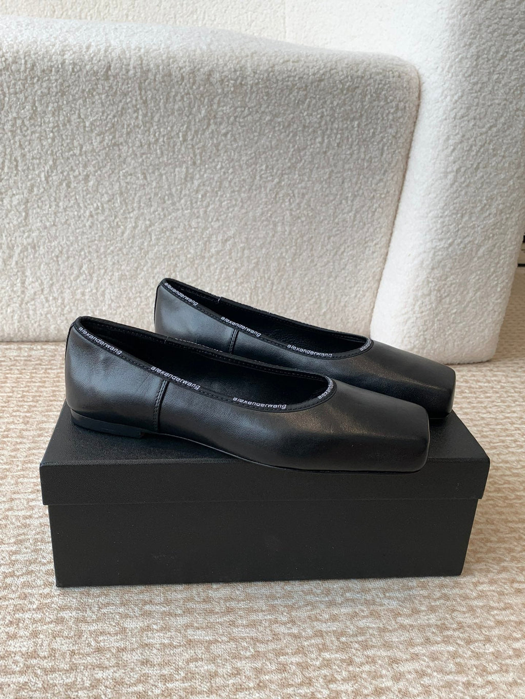 SQUARE-TOE BALLET FLAT IN BLACK LAMBSKIN