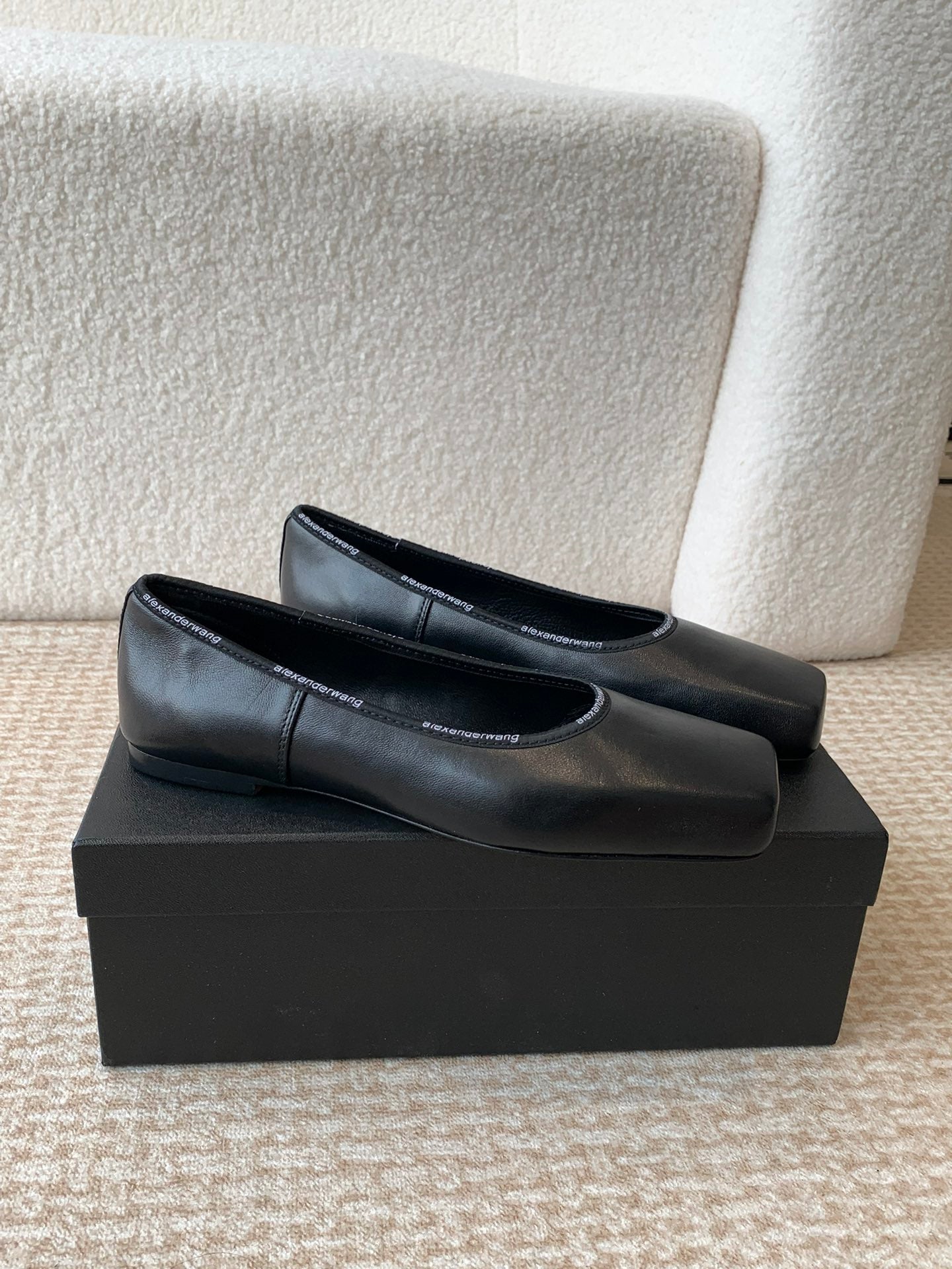 SQUARE-TOE BALLET FLAT IN BLACK LAMBSKIN