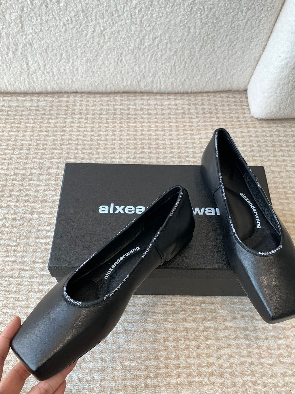 SQUARE-TOE BALLET FLAT IN BLACK LAMBSKIN