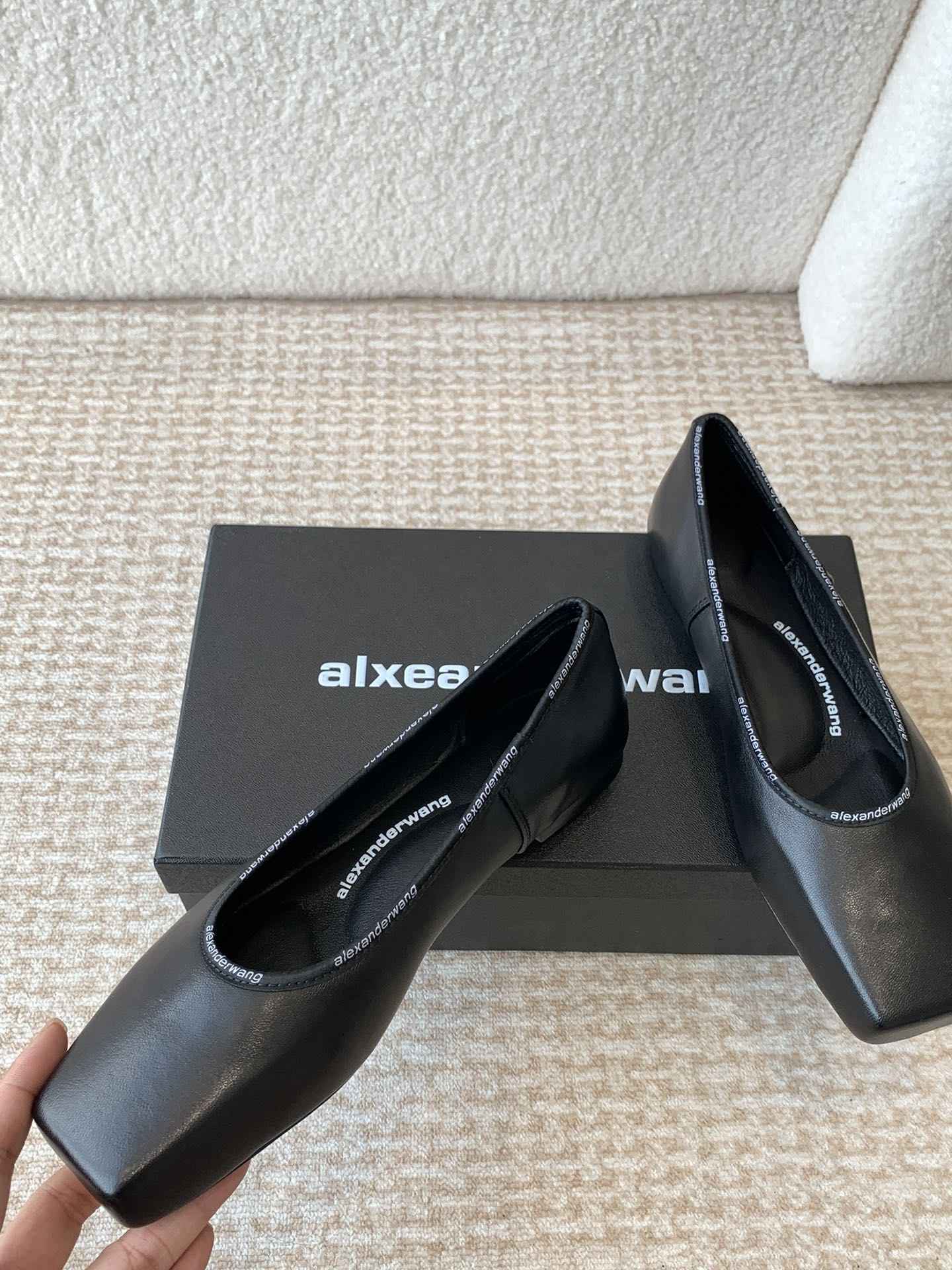 SQUARE-TOE BALLET FLAT IN BLACK LAMBSKIN