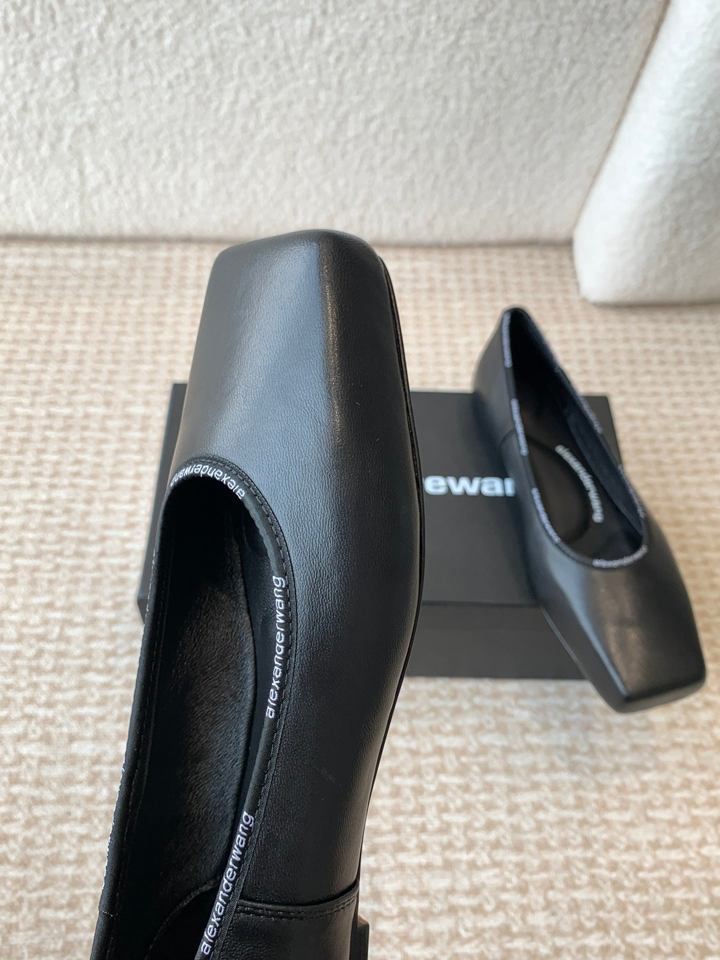 SQUARE-TOE BALLET FLAT IN BLACK LAMBSKIN