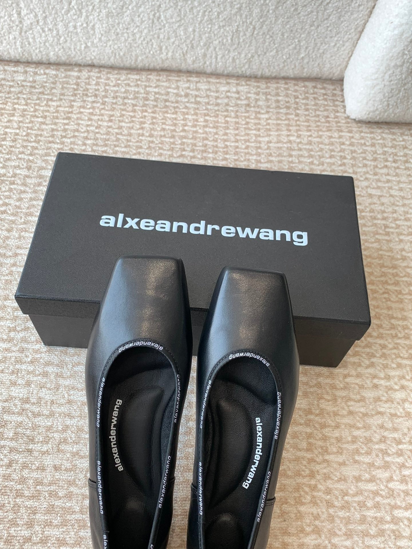 SQUARE-TOE BALLET FLAT IN BLACK LAMBSKIN