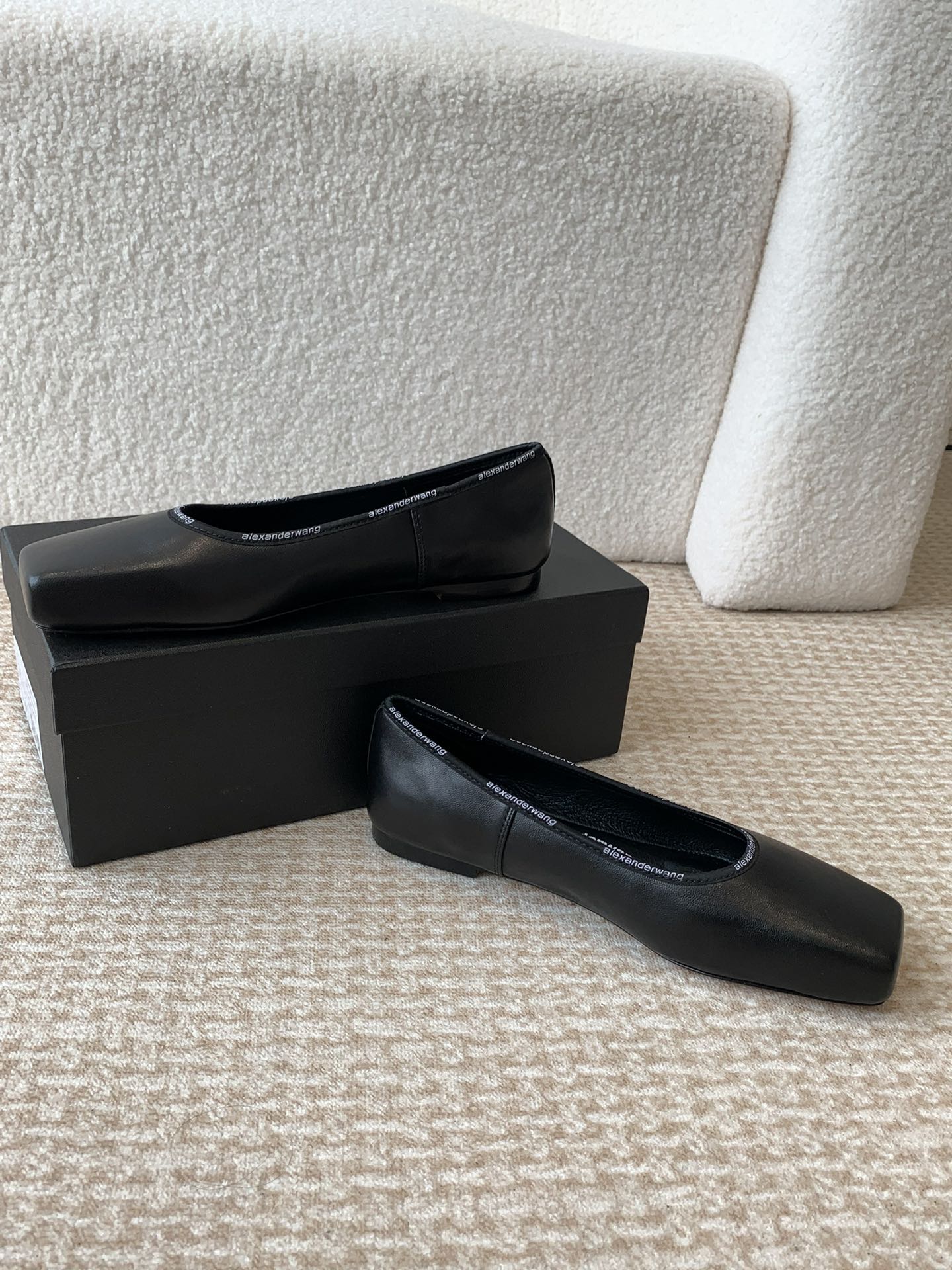 SQUARE-TOE BALLET FLAT IN BLACK LAMBSKIN