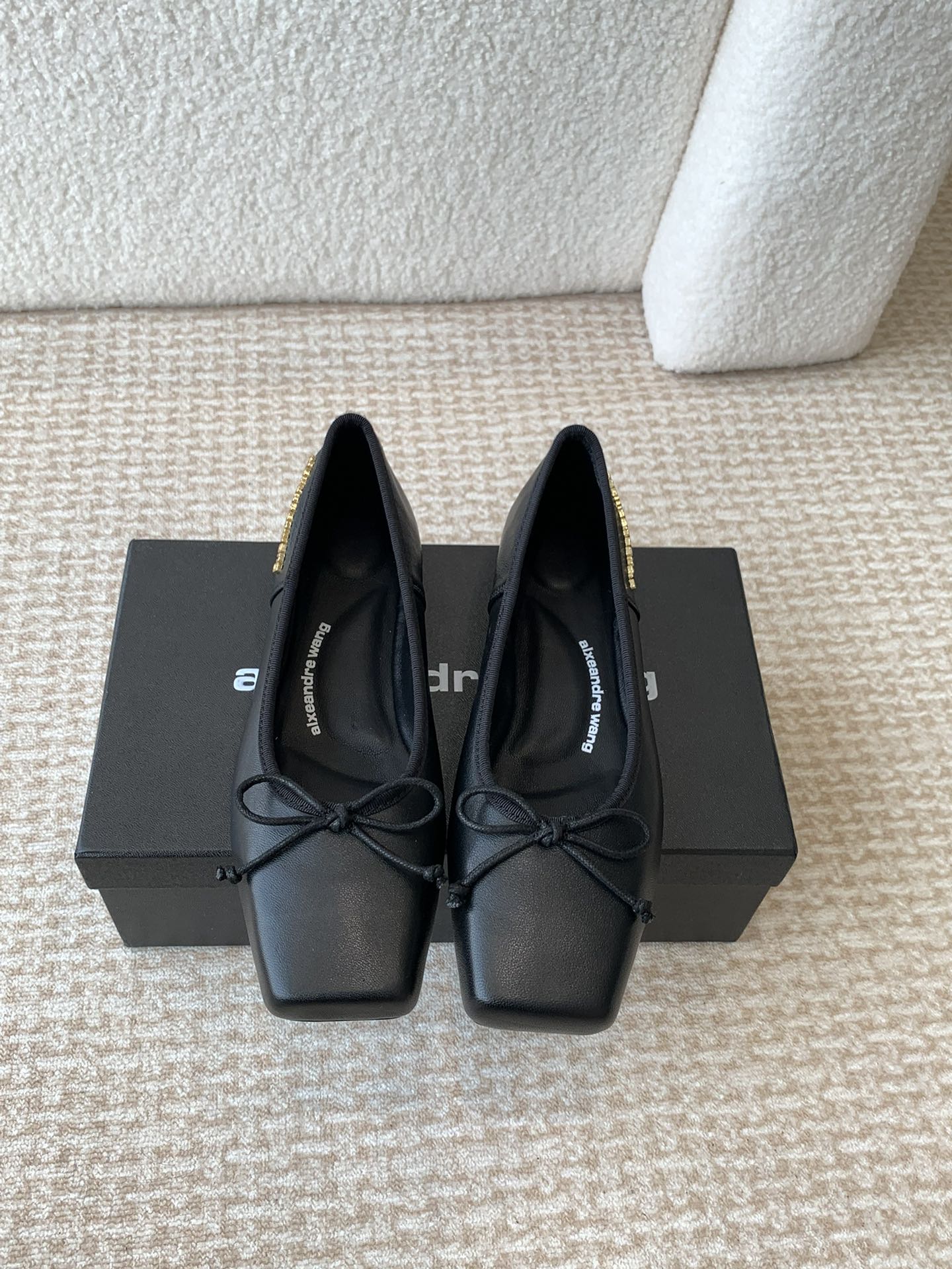 SQUARE-TOE BALLET FLAT IN BLACK LAMBSKIN WITH BOW