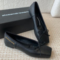 SQUARE-TOE BALLET FLAT IN BLACK LAMBSKIN WITH BOW
