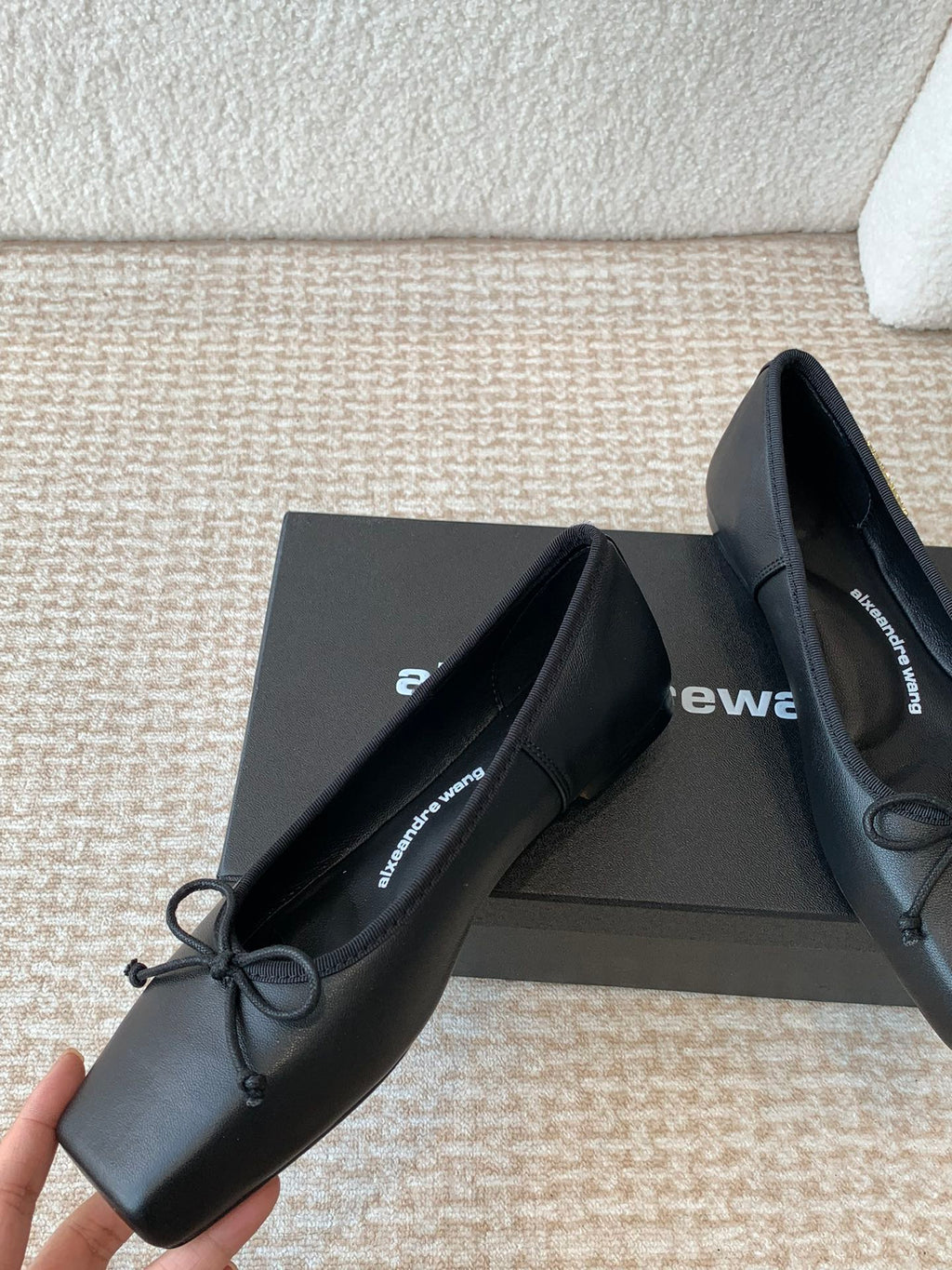 SQUARE-TOE BALLET FLAT IN BLACK LAMBSKIN WITH BOW