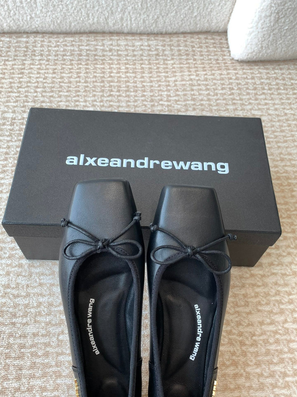 SQUARE-TOE BALLET FLAT IN BLACK LAMBSKIN WITH BOW