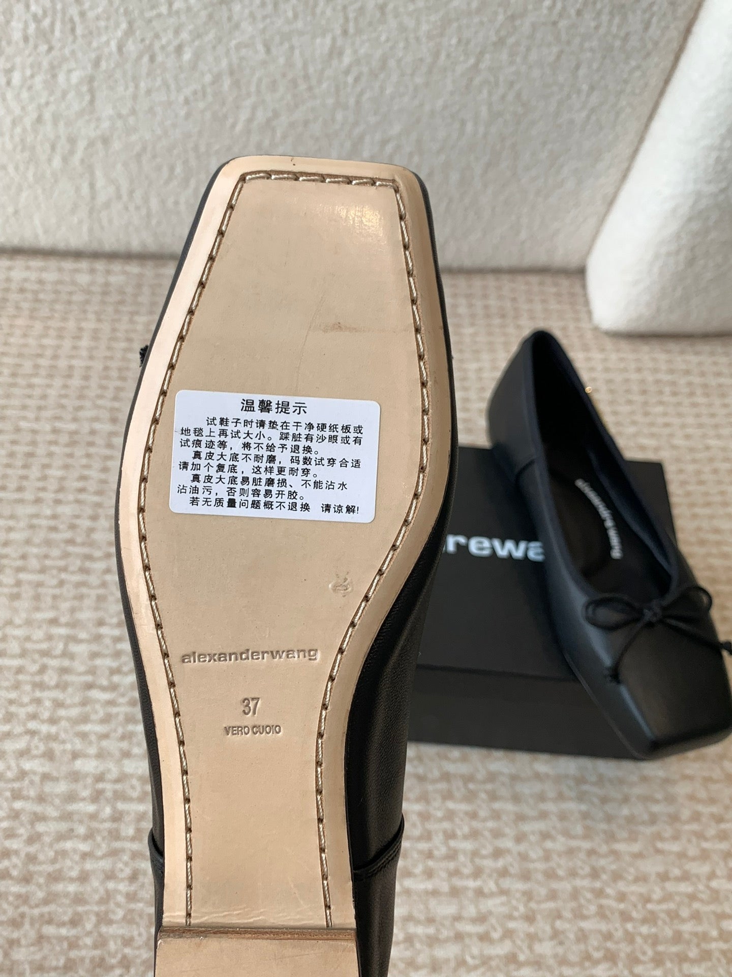 SQUARE-TOE BALLET FLAT IN BLACK LAMBSKIN WITH BOW