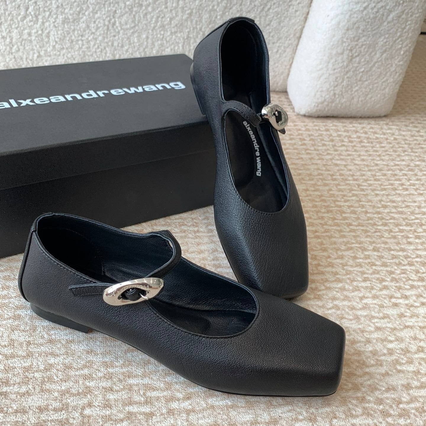 SQUARE-TOE MARY JANE IN BLACK LAMBSKIN